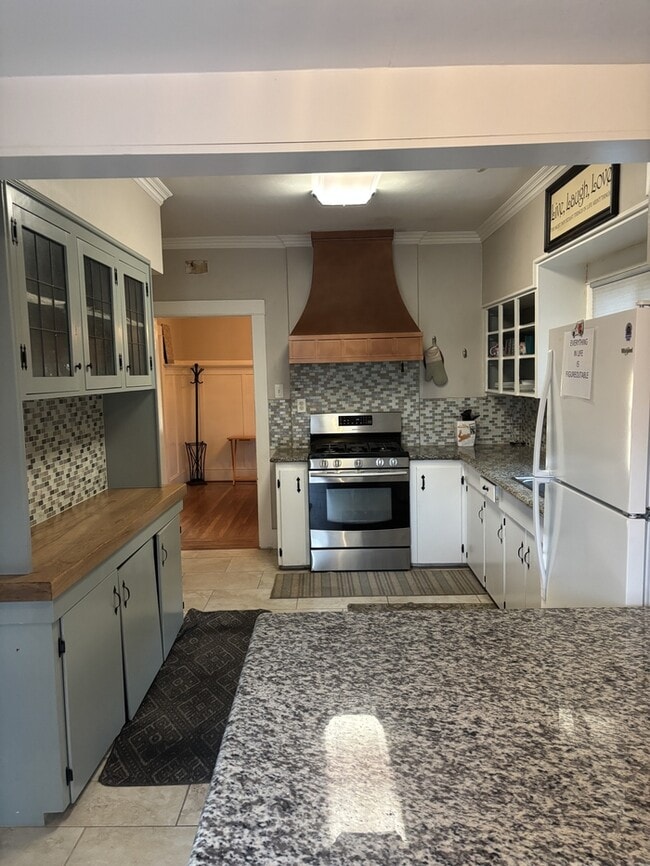 Building Photo - Modesto 2 Bedroom 2 Bath Bungalow