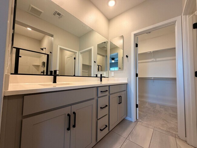 Building Photo - Stylish 3-Bedroom Retreat in the Heart of Gilbert