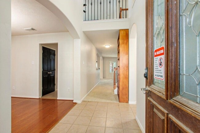 Building Photo - 22110 Field Green Dr