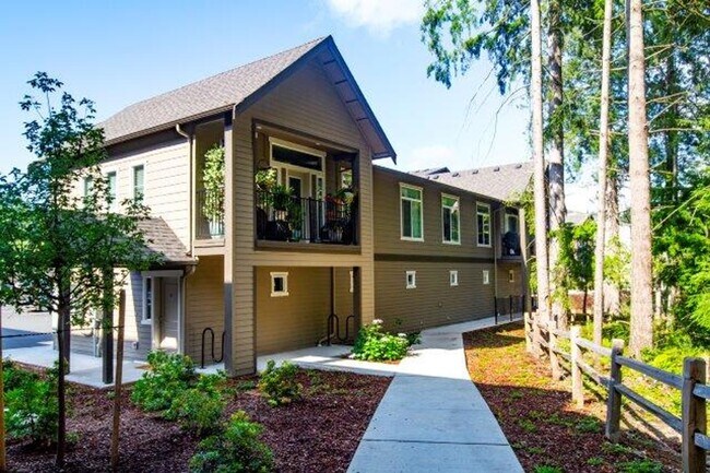 Building Photo - 1 bedroom Townhome with attached garage