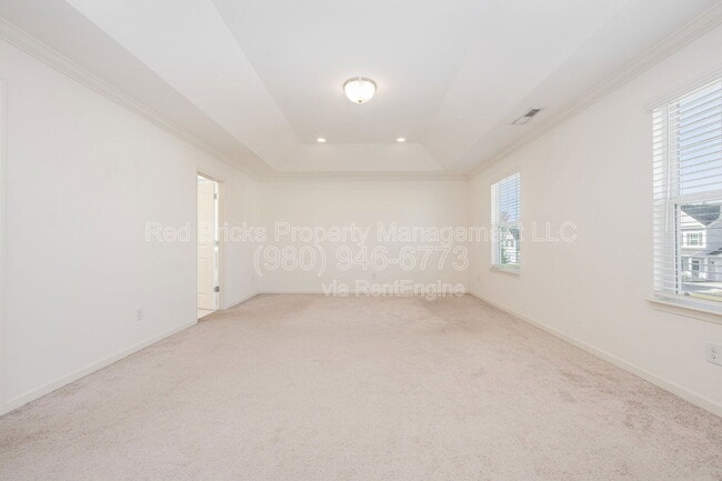 Building Photo - 4698 Selhurst Dr