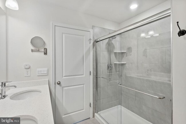 Building Photo - 558 Banquet Ln