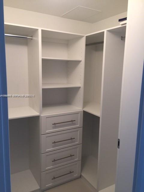 Building Photo - 1300 Brickell Bay Dr