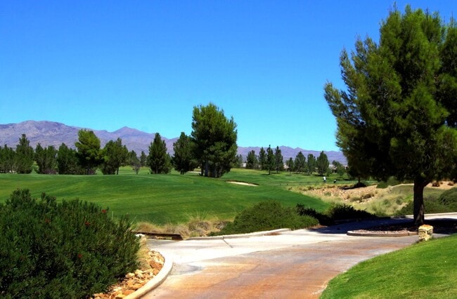 Building Photo - Lovely Home