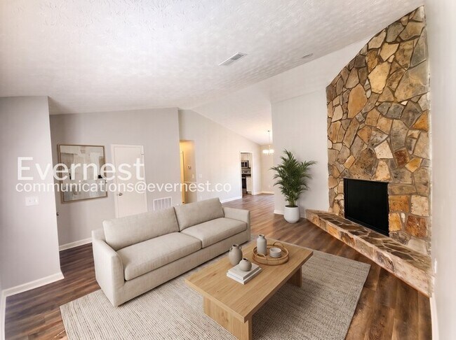 Building Photo - 3 Bed/2 Bath Home with Garage / Pet-Friendly / Coming Soon!