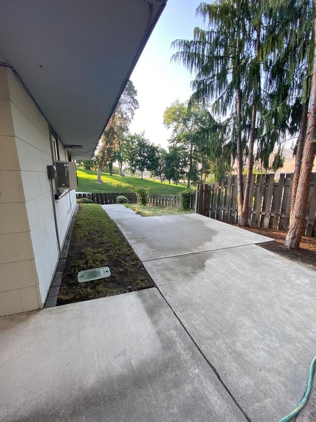 Building Photo - Johnson Duplex Apartments