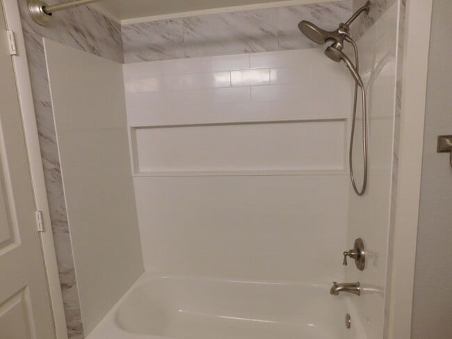 Building Photo - Gorgeous 3 bedroom condo with a 2 car gara...