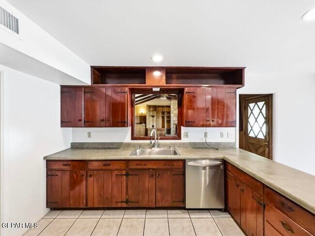 Building Photo - 9000 Rancich St