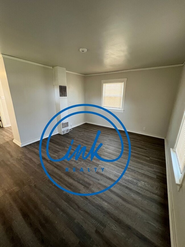 Building Photo - Available  - 1 Bed 1 Bath House $1,000 a month