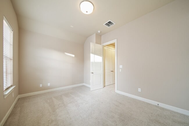 Building Photo - 1250 W 23rd St