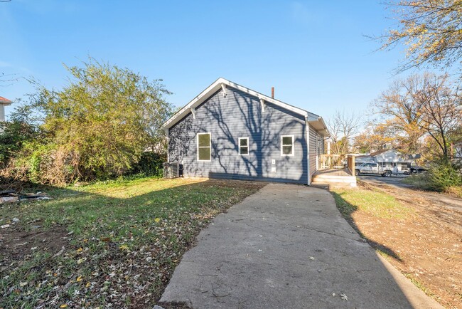 Building Photo - Newly Renovated 3-Bedroom Home with Modern...