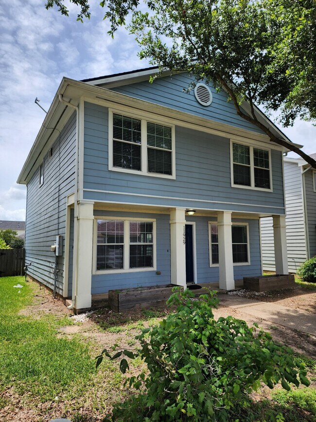Building Photo - 11929 Sanspereil Dr
