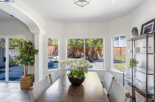 Building Photo - 5 Stuart Pl