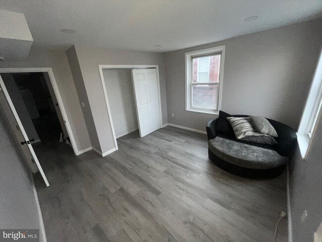 Building Photo - 6413 Buist Ave