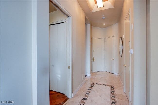 Building Photo - 2877 Paradise Rd