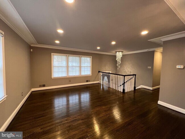 Building Photo - 5002 Dequincey Dr