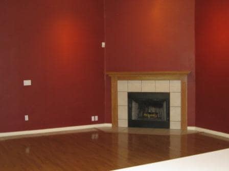 Building Photo - 3 BEDROOM, 2 BATH WITH 2 LIVING AREAS AND A BONUS ROOM.