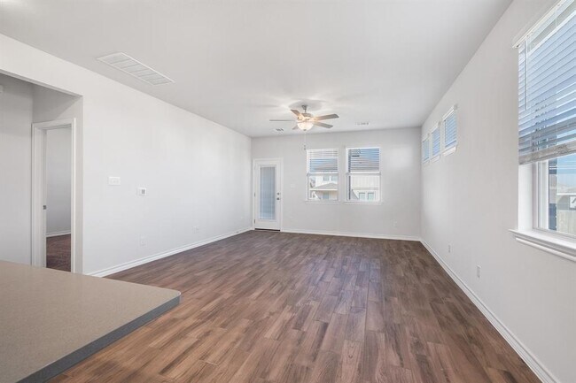 Building Photo - 108 Leatherleaf Dr
