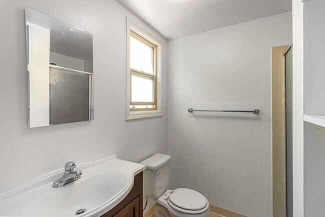 Building Photo - 935 Central Ave