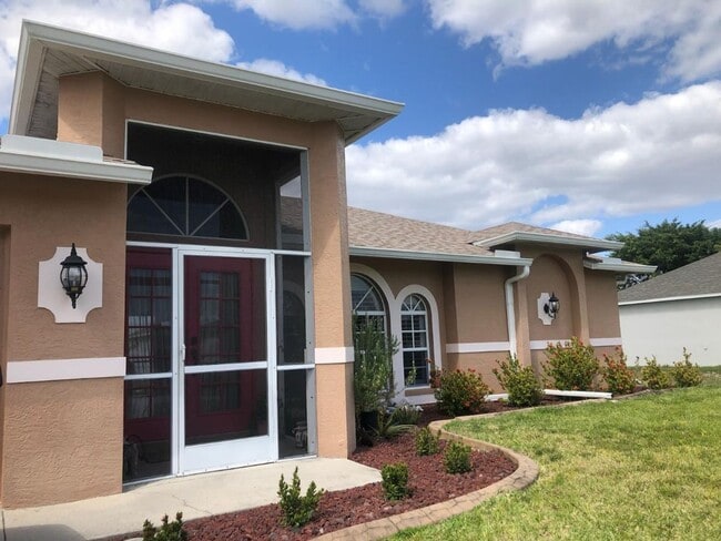 Building Photo - 2321 SW 19th St