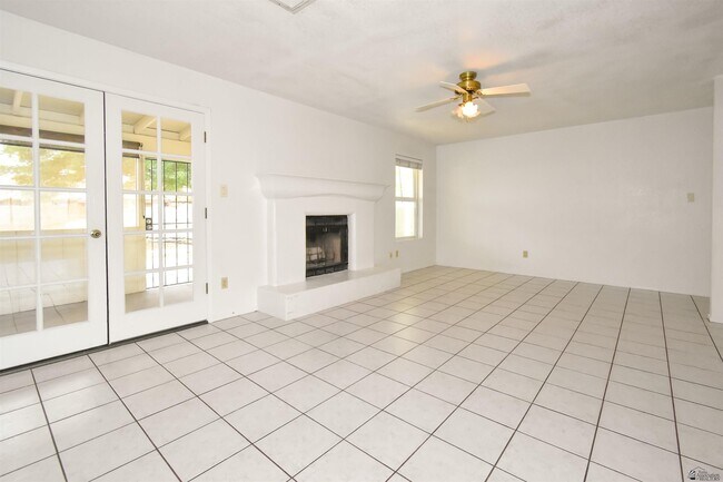 Building Photo - 3477 E Cuadrilla Ln