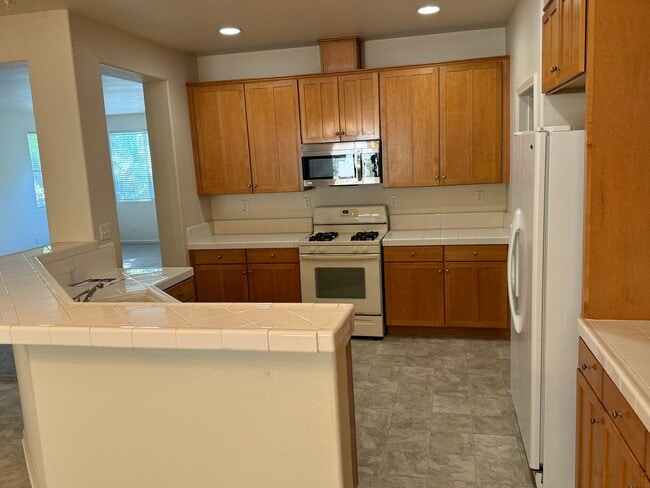 Building Photo - Available 9/1 Single level home in Lincoln...