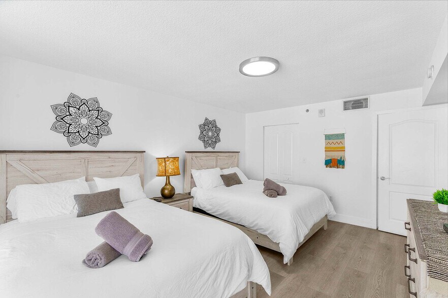 Building Photo - 1 SE 12th St