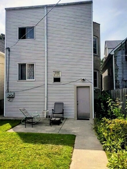 Building Photo - 4831 N Seeley Ave