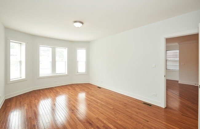 Building Photo - 6134 N Washtenaw Ave