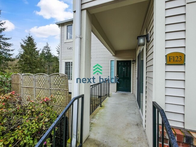 Building Photo - 2 Bed and 2.5 Bath Stunning Townhome is Available for Rent!
