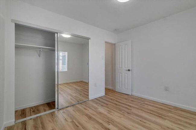 Building Photo - 5820 Dewey Blvd