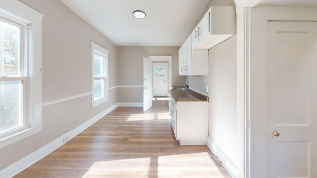 Building Photo - 2818 E 119th St