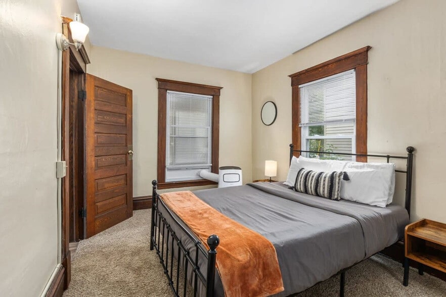 Building Photo - 15 Straight Ave SW