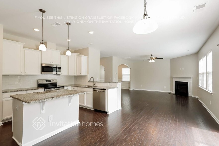 Building Photo - 16020 Hammersmith Farm Dr