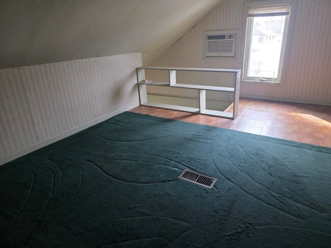 Building Photo - 3-Bedroom, 1-Bathroom Home with Basement & Garage – $1,375/Month | Accepting Section 8