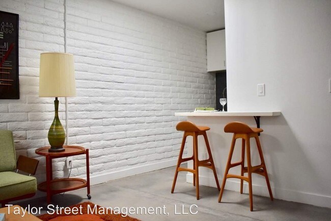 Building Photo - 328 E Willetta St