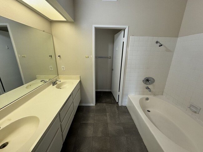 Building Photo - 4 bed 3 full bath house with 3 car attache...