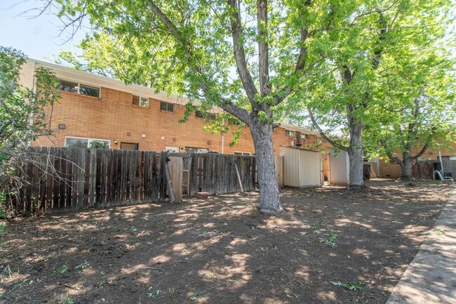 Building Photo - 1613 Fenton St