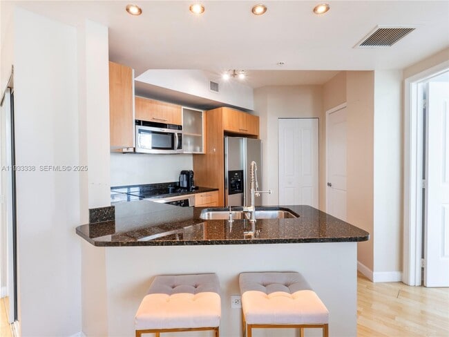 Building Photo - 480 NE 30th St