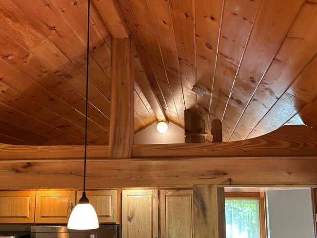 Building Photo - East AVL - Beautiful Zen Garden Apt with Sauna!