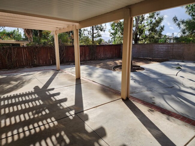 Building Photo - South Temecula home in Paseo del Sol. 3 be...