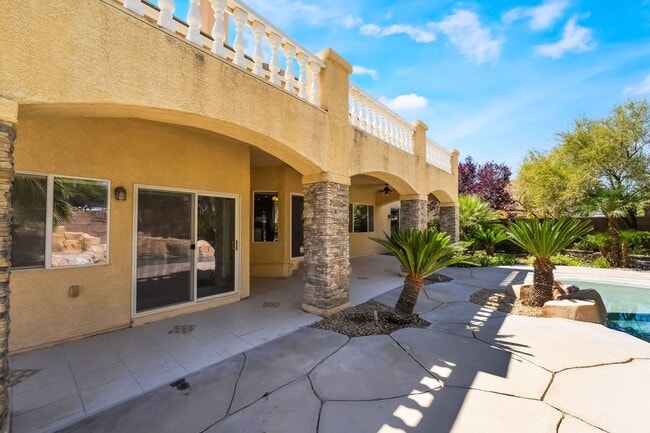 Building Photo - Beautiful Three Story, Five Bedroom Home with Lagoon Style Pool and Spa