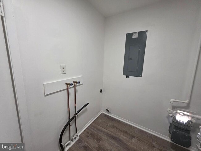 Building Photo - 14 East Ct