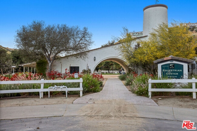 Building Photo - 53 Saddlebow Rd