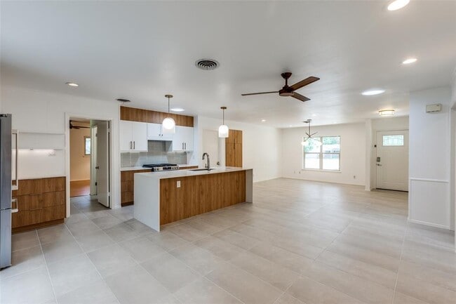 Building Photo - 1903 Boxwood Ct