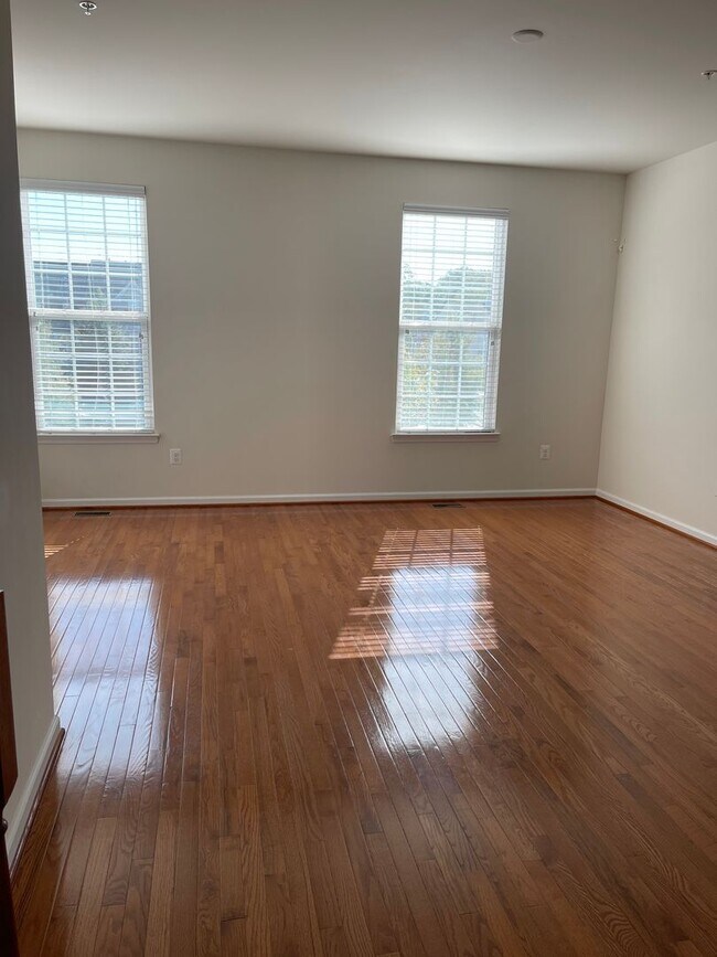 Building Photo - THREE LEVEL TOWNHOUSE WITH 2 CAR GARAGE