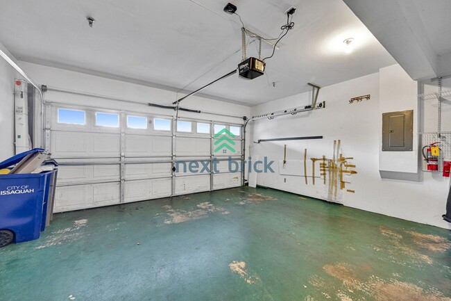 Building Photo - 3 BED & 3.5 BATH FOR RENT
