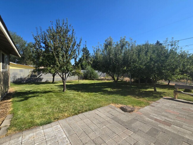 Building Photo - 1448 SW Canyon Dr