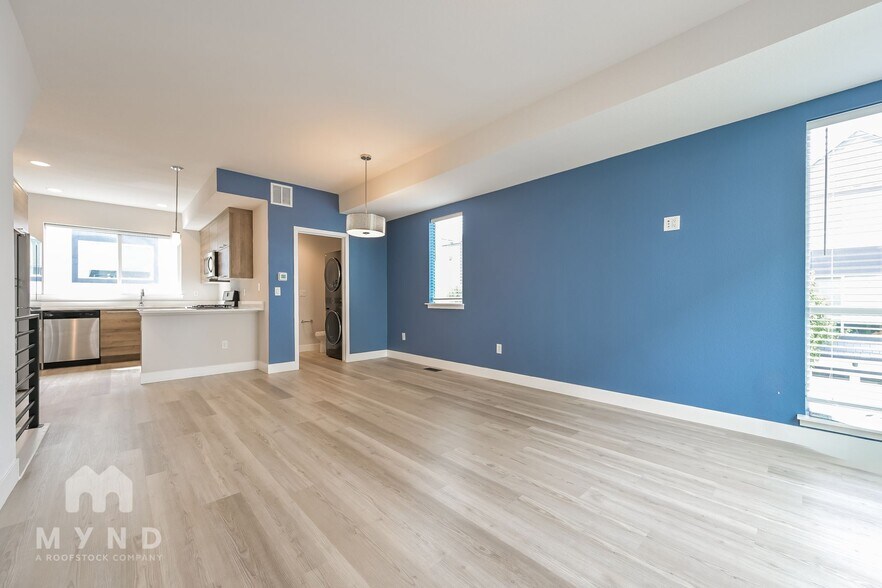 Building Photo - 1079 Chase St