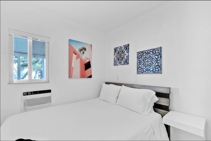 Building Photo - 1023 NW 23rd Ave